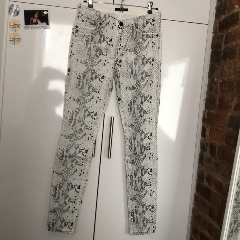 WHITE HOT jean with black snake skin all over!